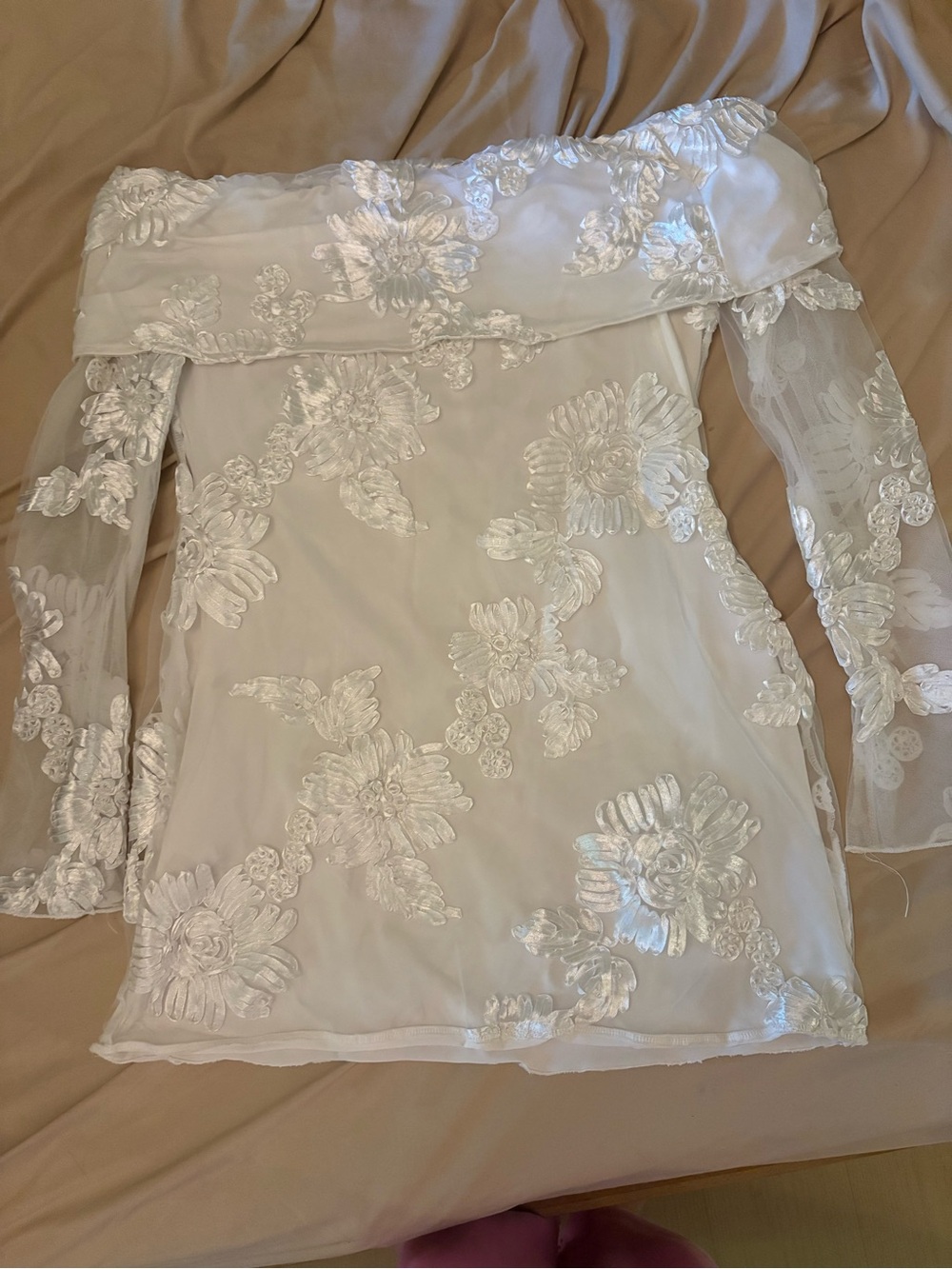 Missguided White Off-Shoulder Floral Appliqué dress